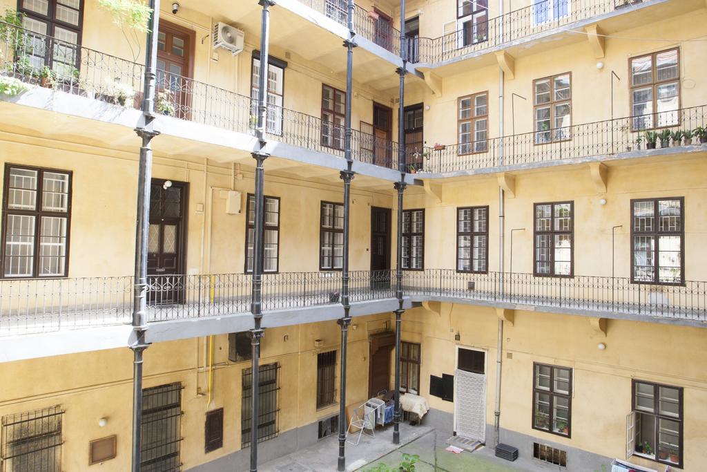 Carolyn Apartman In The Old City Lägenhet Budapest Exteriör bild