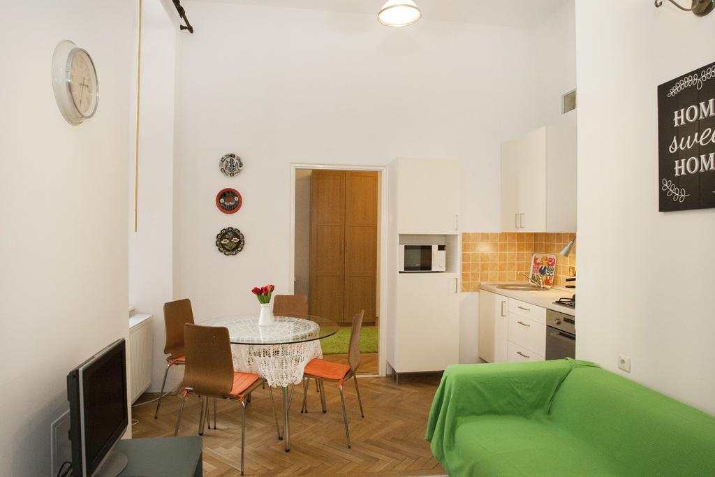 Carolyn Apartman In The Old City Lägenhet Budapest Exteriör bild