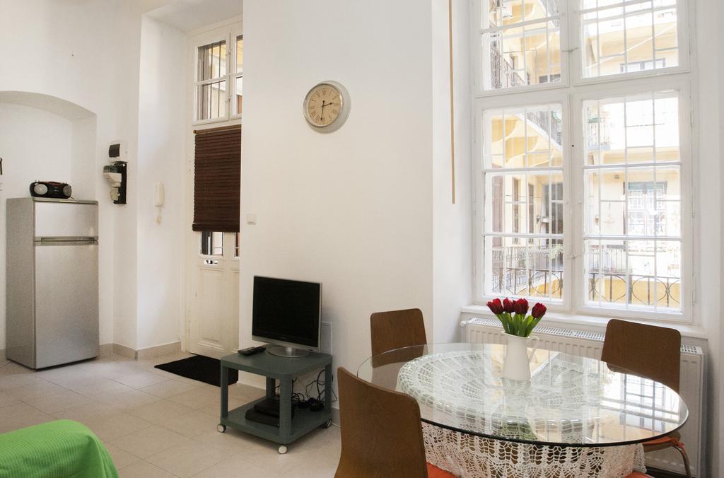 Carolyn Apartman In The Old City Lägenhet Budapest Exteriör bild