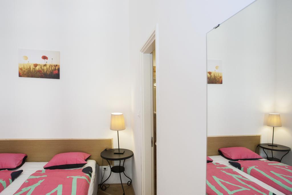 Carolyn Apartman In The Old City Lägenhet Budapest Exteriör bild